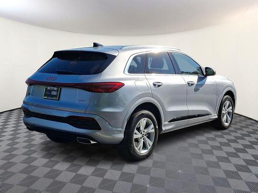 Florett Silver Metallic 2025 Audi Q5 Premium TFSI quattro S tronic