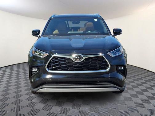 Midnight Black Metallic 2025 Toyota Highlander Platinum