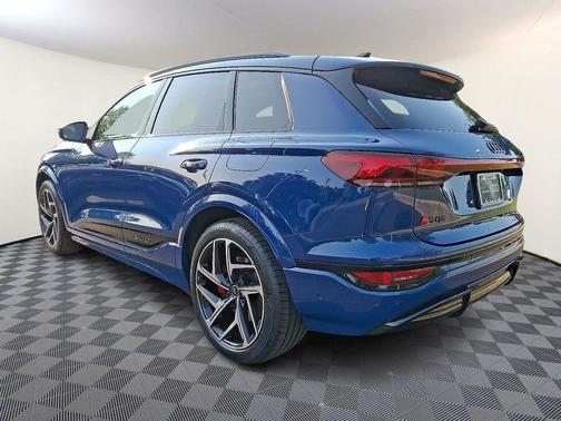 2025 Audi SQ6 e-tron Prestige quattro