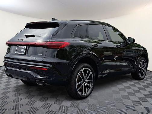 Mythos Black Metallic 2026 Audi Q5 Premium Plus TFSI quattro S tronic