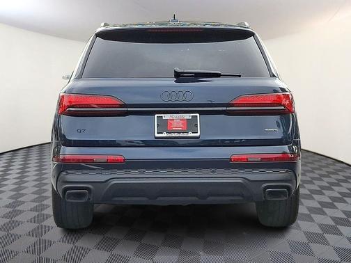Waitomo Blue Metallic 2026 Audi Q7 55 Premium