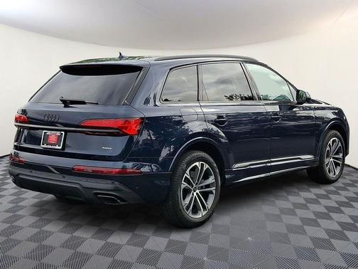 Waitomo Blue Metallic 2026 Audi Q7 55 Premium
