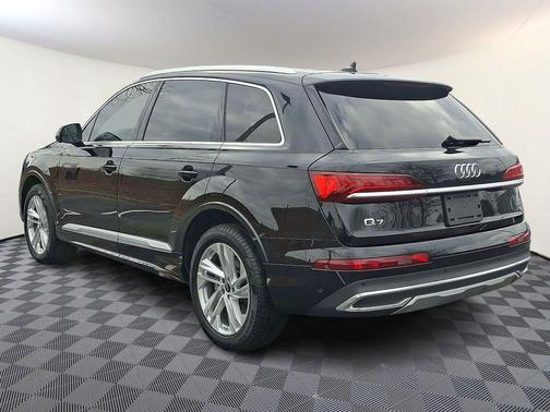 2024 Audi Q7 55 Premium Plus