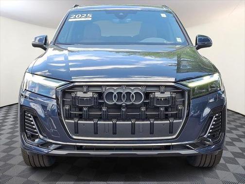 2025 Audi Q7 45 Premium Plus