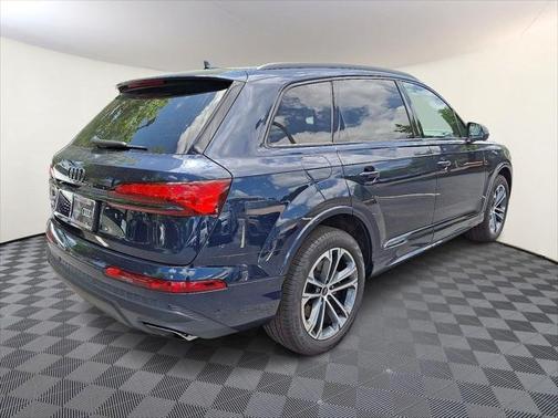 2025 Audi Q7 45 Premium Plus