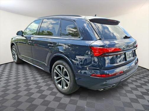 2025 Audi Q7 45 Premium Plus