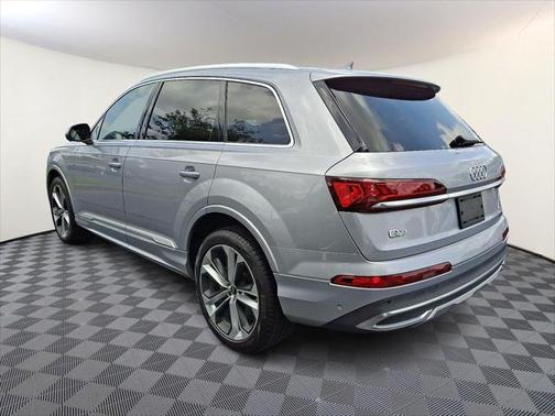 2022 Audi Q7 55 Premium Plus