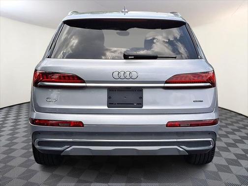 2022 Audi Q7 55 Premium Plus