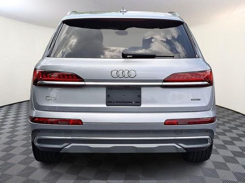 2022 Audi Q7 55 Premium Plus