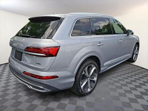 2022 Audi Q7 55 Premium Plus