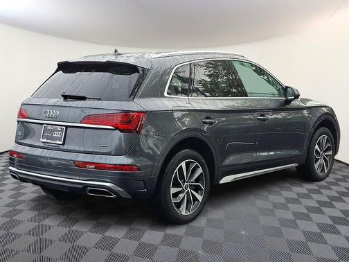 Daytona Gray Pearl Effect 2023 Audi Q5 45 S line Premium Plus