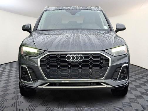 Daytona Gray Pearl Effect 2023 Audi Q5 45 S line Premium Plus
