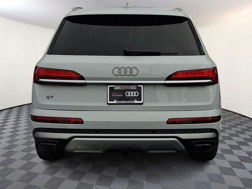 Glacier White Metallic 2025 Audi Q7 55 Premium Plus