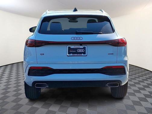 Glacier White Metallic 2025 Audi Q5 Premium TFSI quattro S tronic