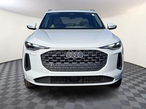 Glacier White Metallic 2025 Audi Q5 Premium TFSI quattro S tronic