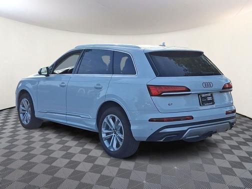 Glacier White Metallic 2025 Audi Q7 55 Premium Plus
