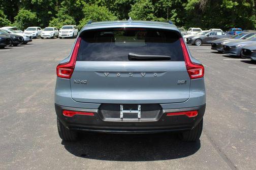 Thunder Grey Metallic 2023 Volvo XC40 B5 Plus Dark Theme