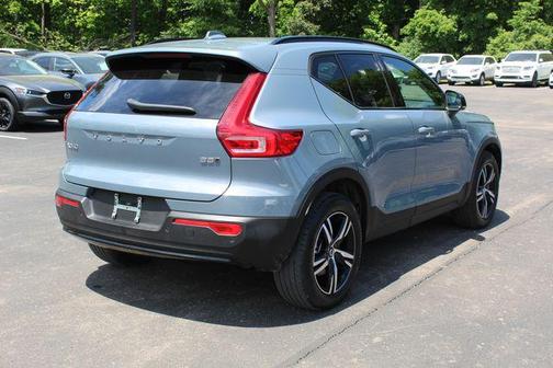 Thunder Grey Metallic 2023 Volvo XC40 B5 Plus Dark Theme