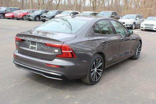 2023 Volvo S60 Recharge Plug-In Hybrid T8 Plus Dark Theme