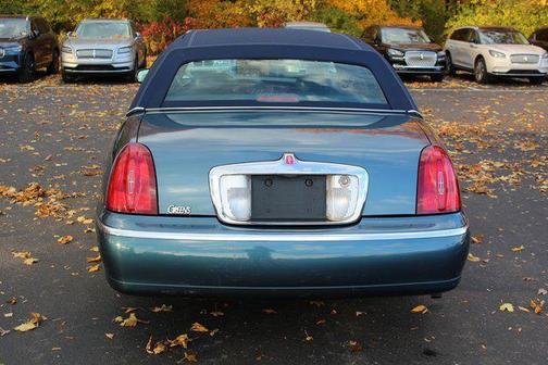 2001 Lincoln Town Car Signature