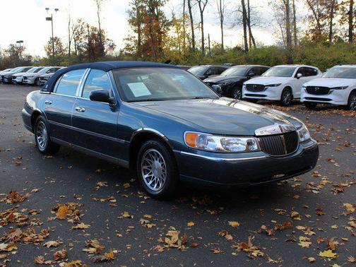 2001 Lincoln Town Car Signature