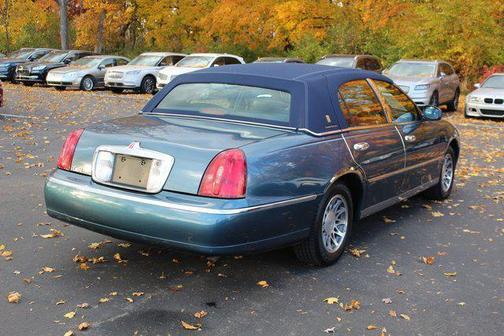 2001 Lincoln Town Car Signature