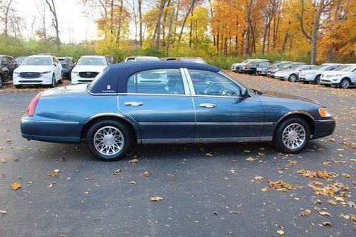 2001 Lincoln Town Car Signature