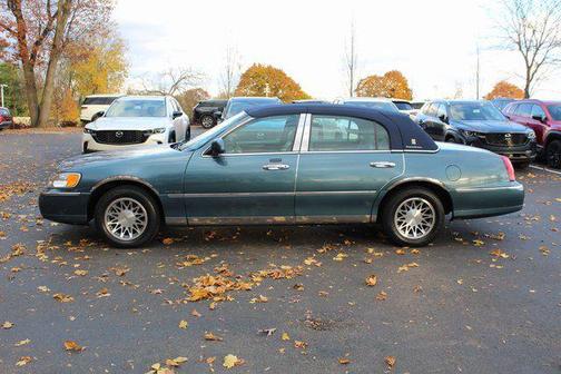 2001 Lincoln Town Car Signature
