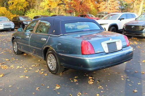 2001 Lincoln Town Car Signature