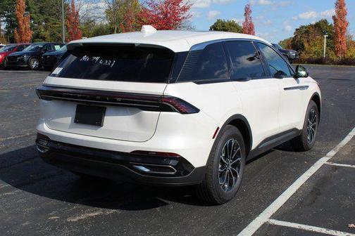 White Platinum Metallic Tri-Coat 2026 Lincoln Nautilus Premiere