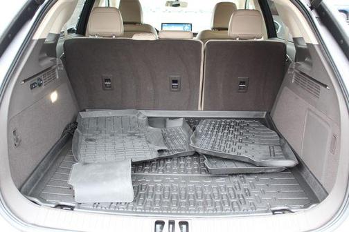 PRISTINE WHITE MET 3C 2023 Lincoln Nautilus Reserve