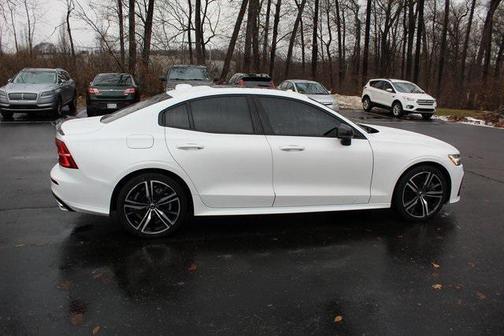 2022 Volvo S60 Recharge Plug-In Hybrid T8 R-Design