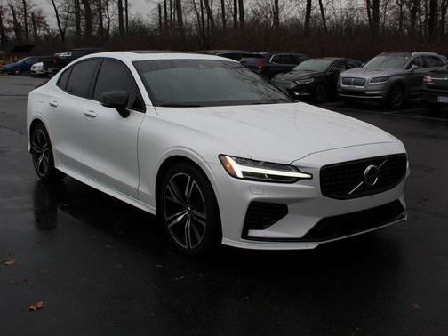 2022 Volvo S60 Recharge Plug-In Hybrid T8 R-Design