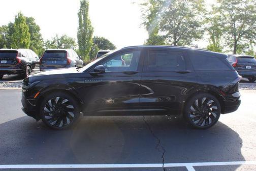 Infinite Black Metallic Clearcoat 2026 Lincoln Nautilus Reserve