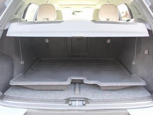 2023 Volvo XC40 Plus Dark Theme