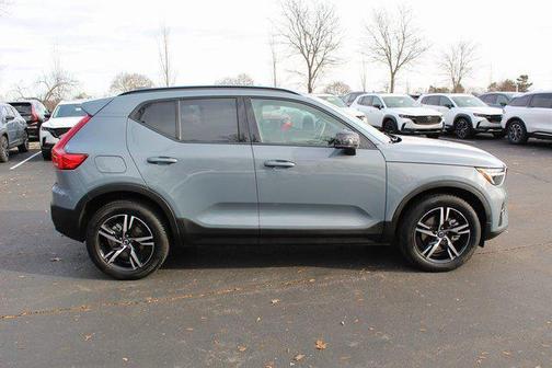 2023 Volvo XC40 Plus Dark Theme