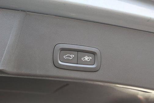 2023 Volvo XC40 Plus Dark Theme