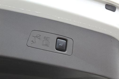 PRISTINE WHITE MET 3C 2024 Lincoln Corsair Reserve