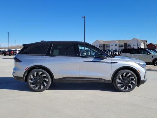 2025 Lincoln Nautilus Reserve