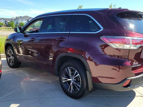 Ooh La La Rouge Mica 2016 Toyota Highlander XLE