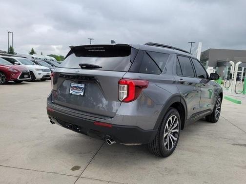 2022 Ford Explorer ST-Line