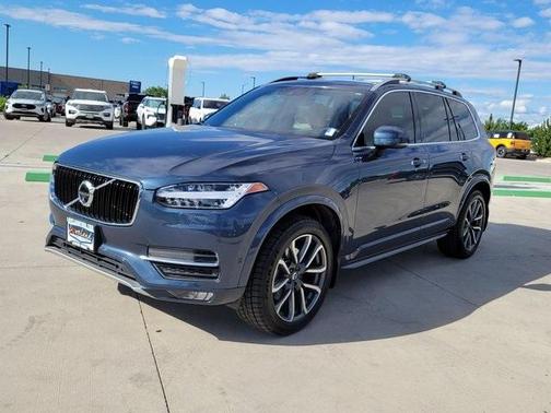 2019 Volvo XC90 T6 Momentum