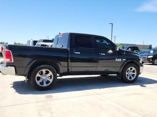 Brilliant Black Crystal Pearlcoat 2016 RAM 1500 Laramie