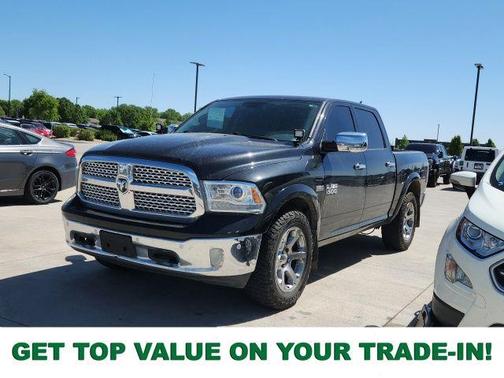 Brilliant Black Crystal Pearlcoat 2016 RAM 1500 Laramie
