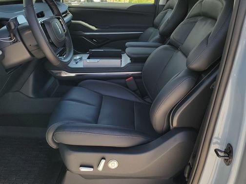 Gray Mist Metallic 2026 Lincoln Navigator Premiere