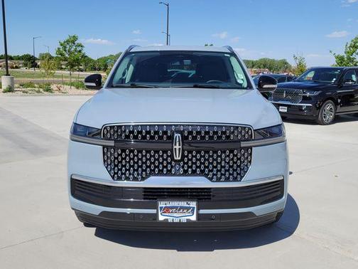 Gray Mist Metallic 2026 Lincoln Navigator Premiere