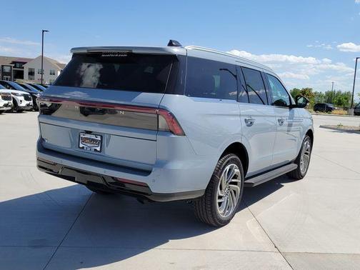 Gray Mist Metallic 2026 Lincoln Navigator Premiere