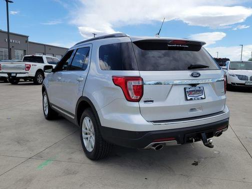 Ingot Silver Metallic 2018 Ford Explorer XLT