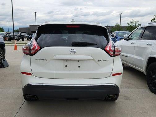 White 2017 Nissan Murano SV