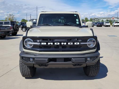 Desert Sand 2026 Ford Bronco Base